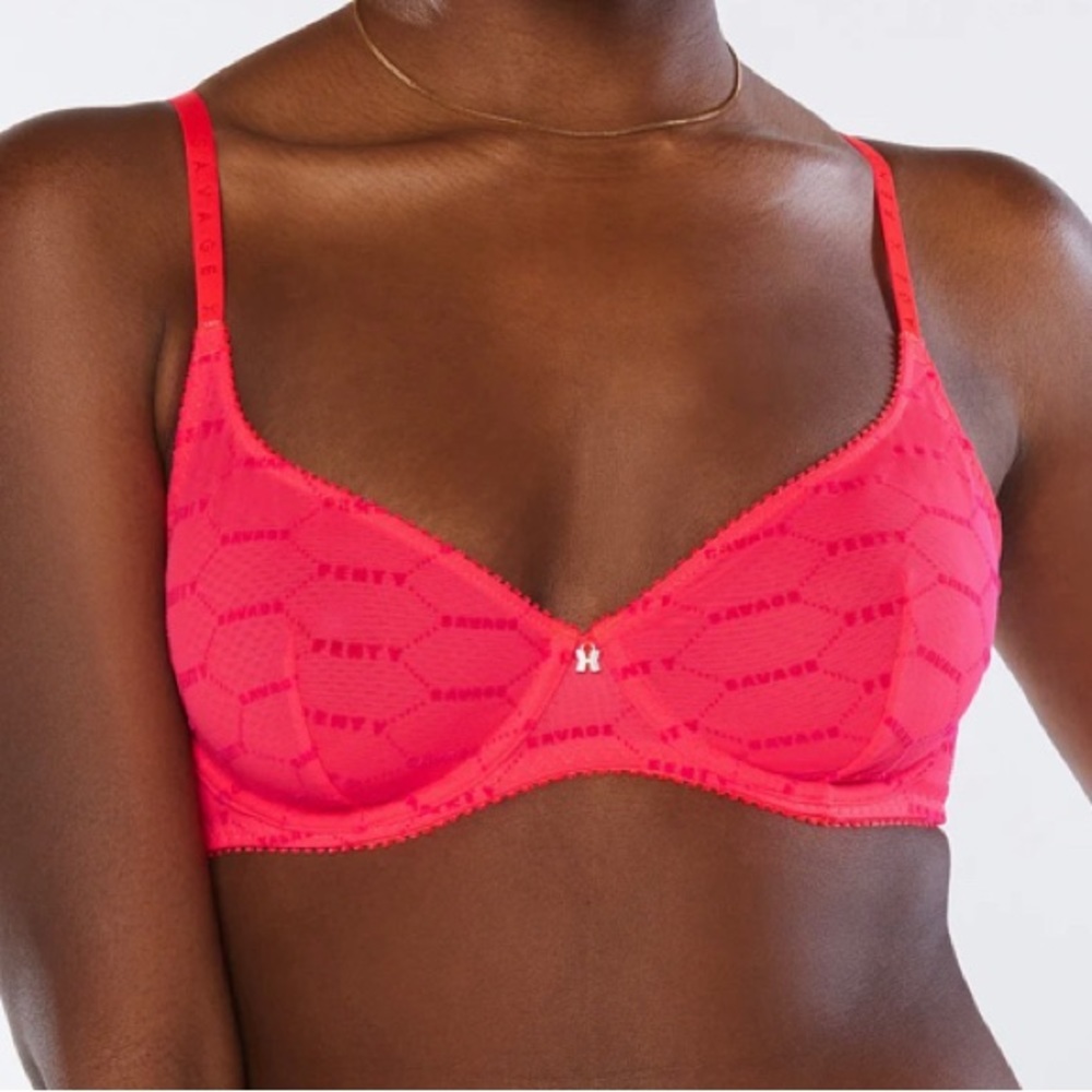 1️⃣1️⃣6️⃣ Flocked Logo Unlined Bra -SAVAGEXFENTY